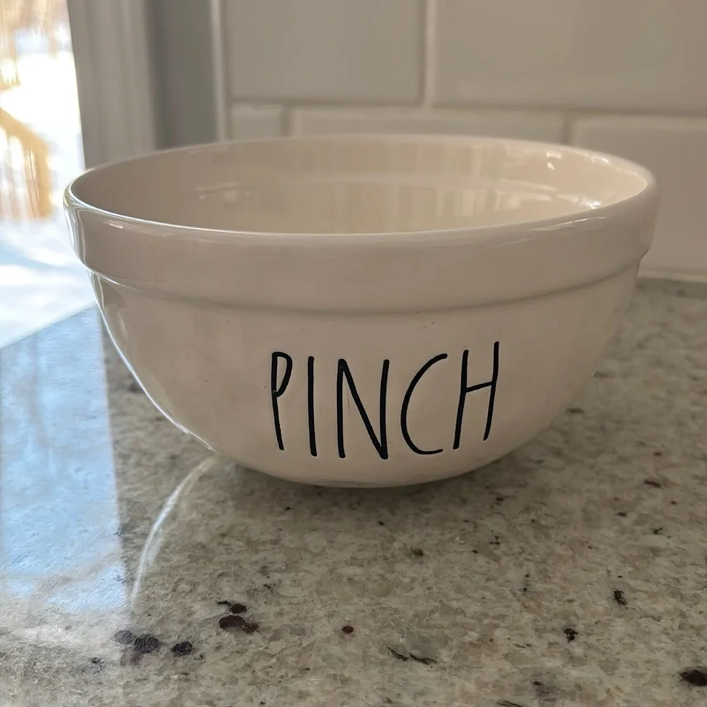 Rae Dunn Artisan Collection “Pinch” bowl